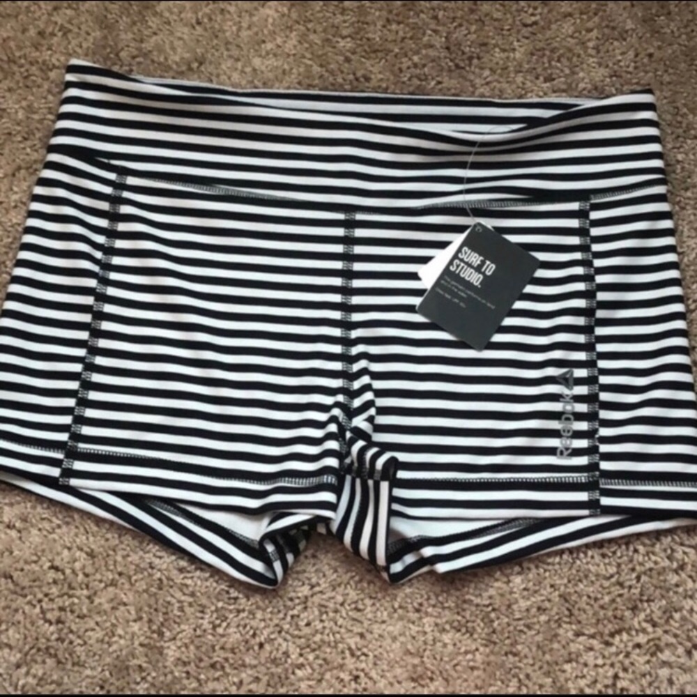 ISO surf to studio Reebok- small